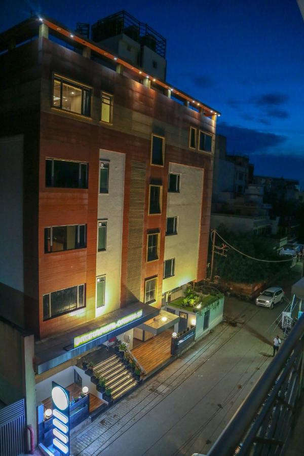Four Leaf Hotel - Sapphire Blue, Benares Buitenkant foto