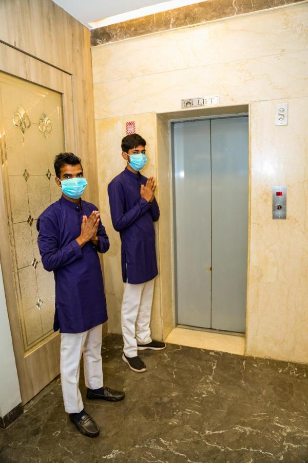 Four Leaf Hotel - Sapphire Blue, Benares Buitenkant foto