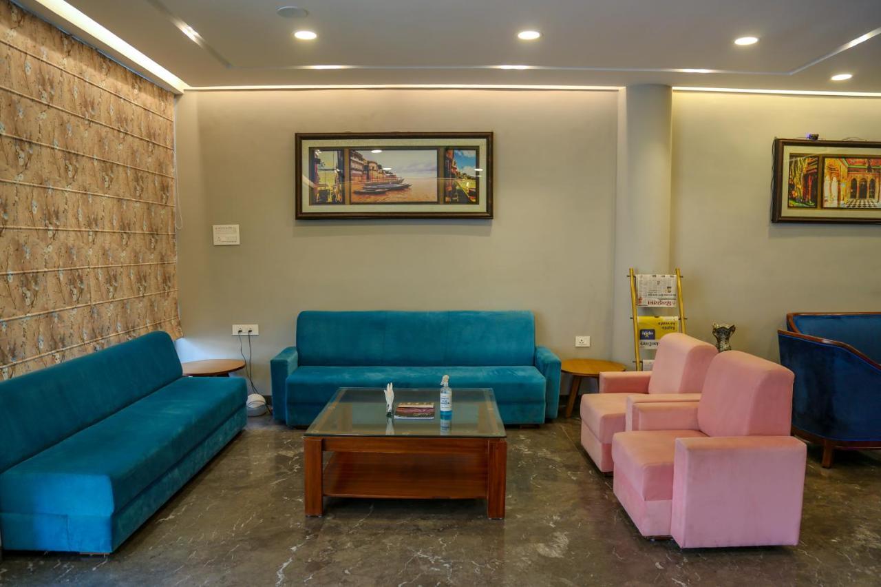 Four Leaf Hotel - Sapphire Blue, Benares Buitenkant foto