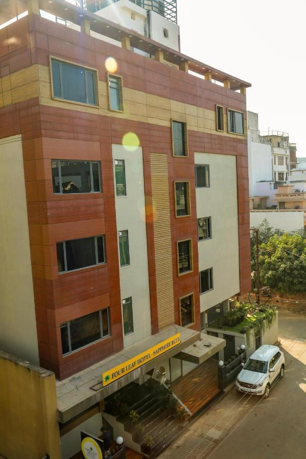 Four Leaf Hotel - Sapphire Blue, Benares Buitenkant foto