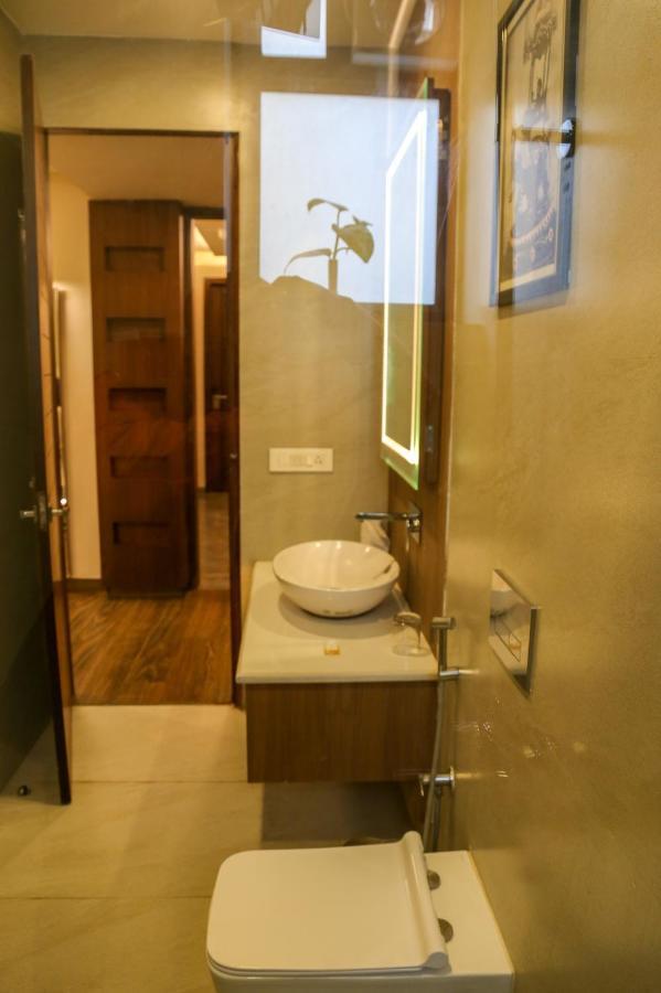 Four Leaf Hotel - Sapphire Blue, Benares Buitenkant foto