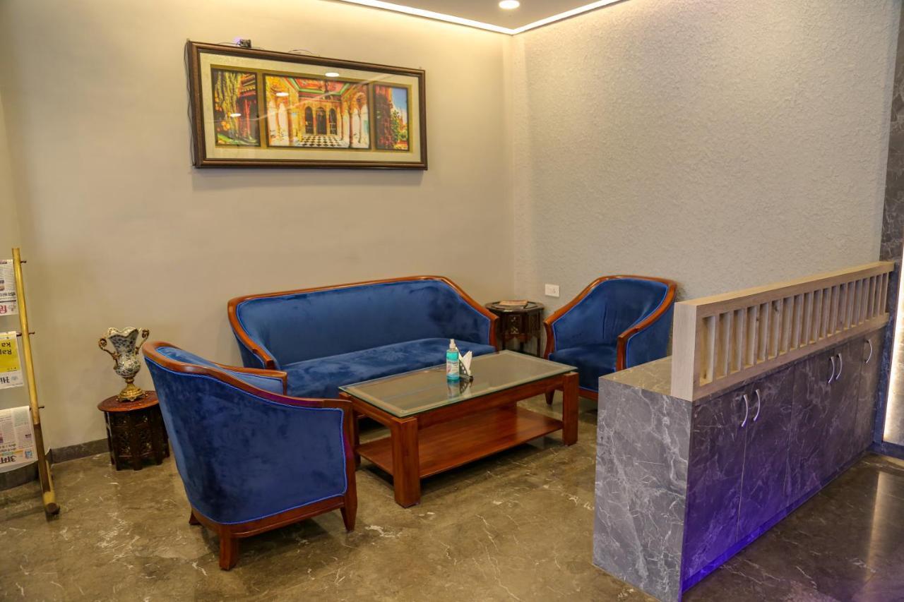Four Leaf Hotel - Sapphire Blue, Benares Buitenkant foto