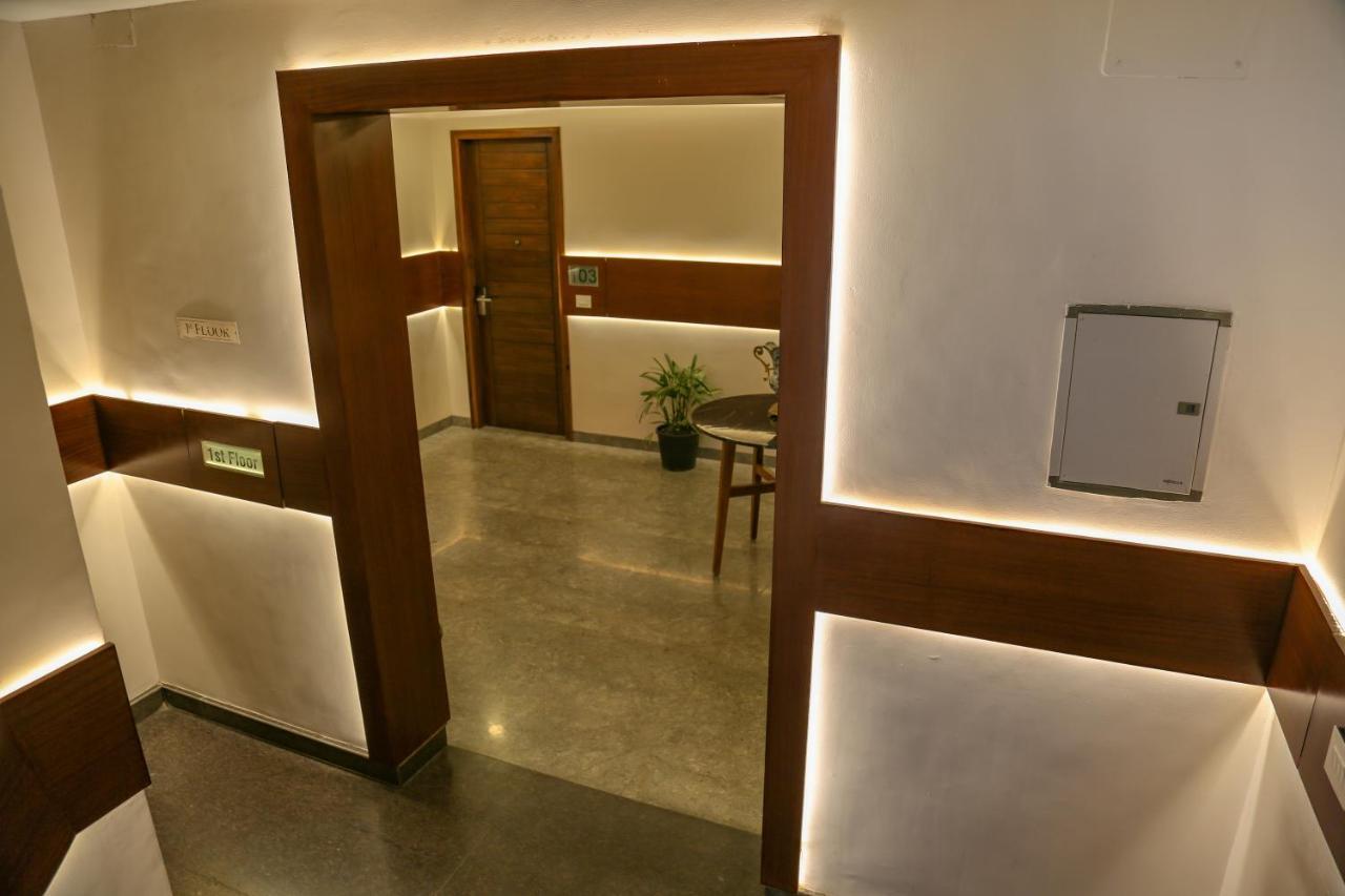 Four Leaf Hotel - Sapphire Blue, Benares Buitenkant foto